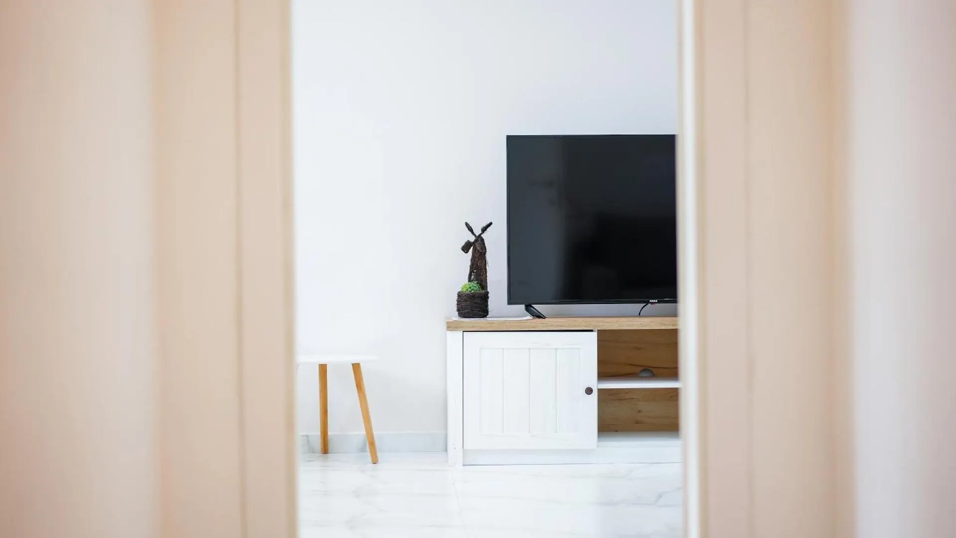 City Center Hideout - Studio Apartment Tirana