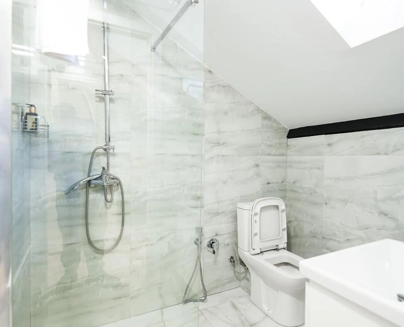City Center Hideout - Studio Apartment Tiran