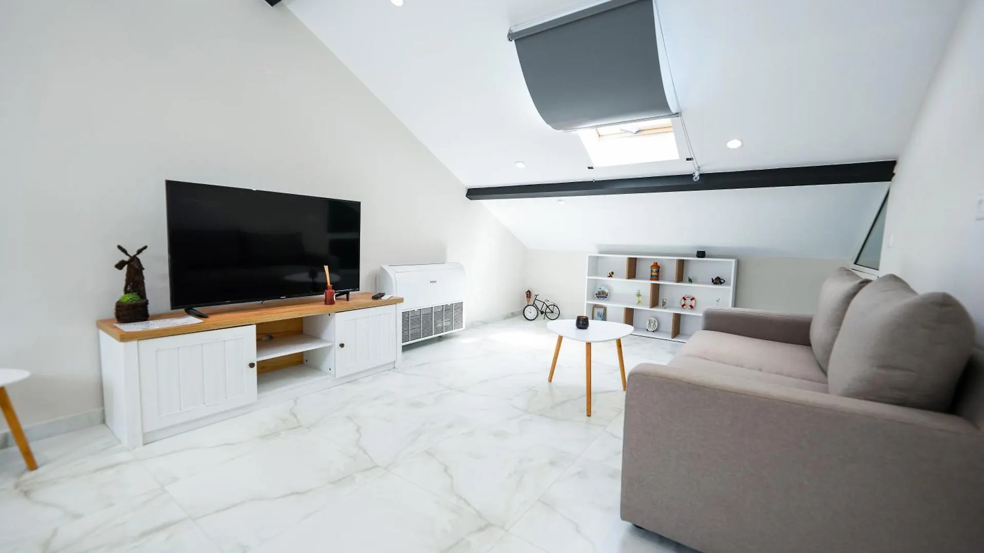 City Center Hideout - Studio Apartment Tiran