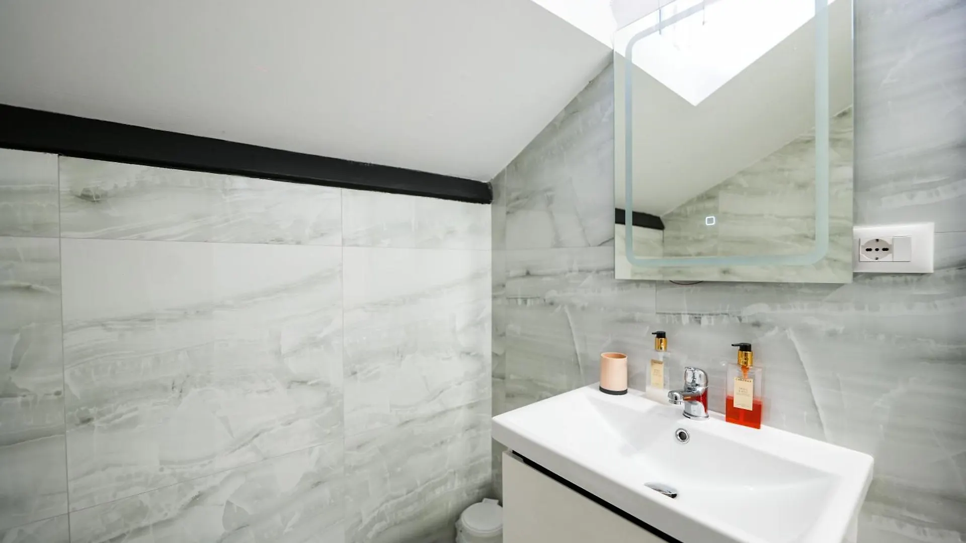 City Center Hideout - Studio Apartment Tirana 0*,