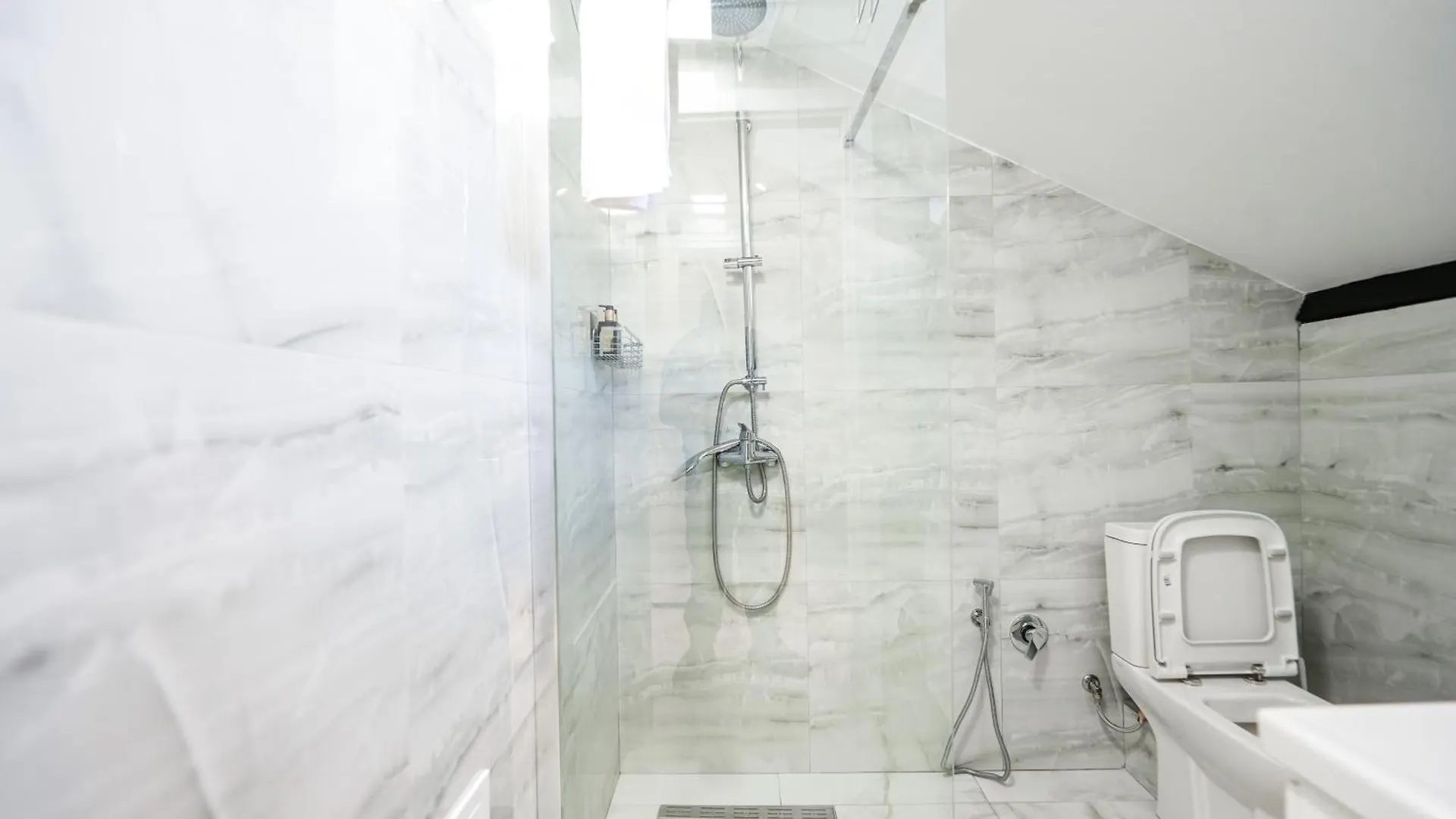 City Center Hideout - Studio Apartment Tiran